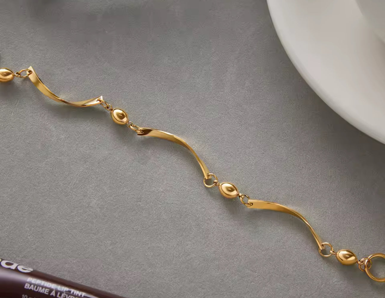ELARA CURVE BRACELET