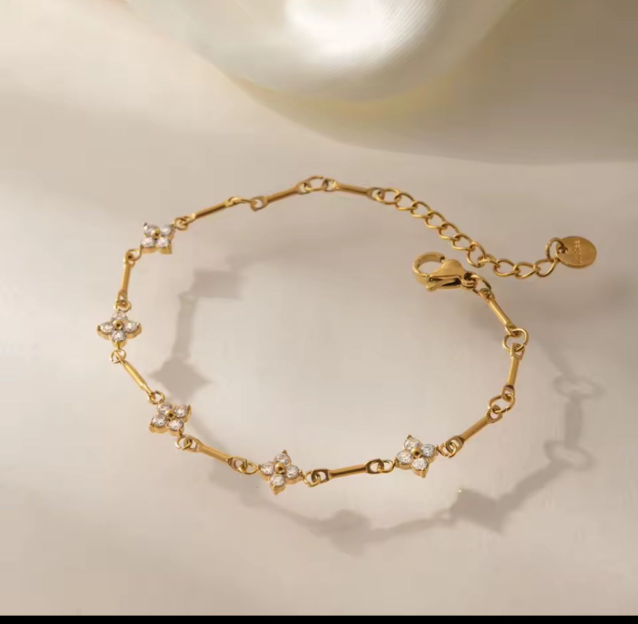 FLEURINE CRYSTAL BRACELET