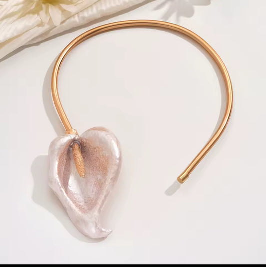 CALLA SCULPTURAL NECKLACE