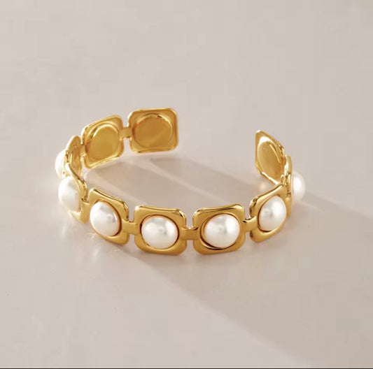 MENA PEARL BRACELET