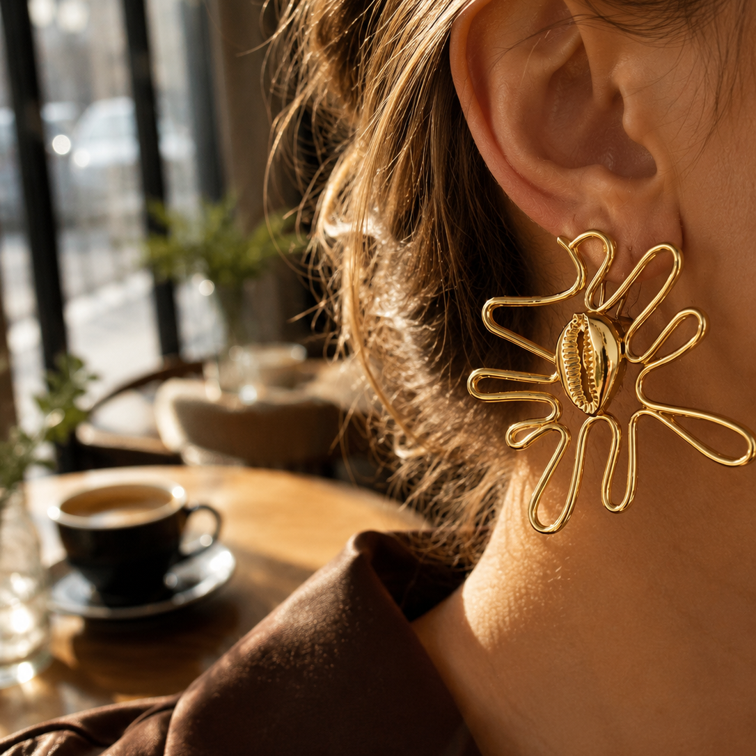 LIA COWRIE STATEMENT EARRINGS