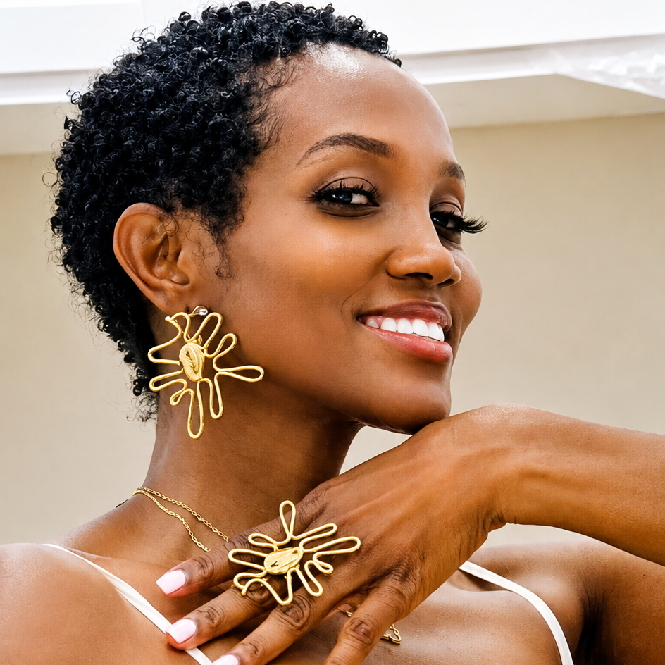 LIA COWRIE STATEMENT EARRINGS