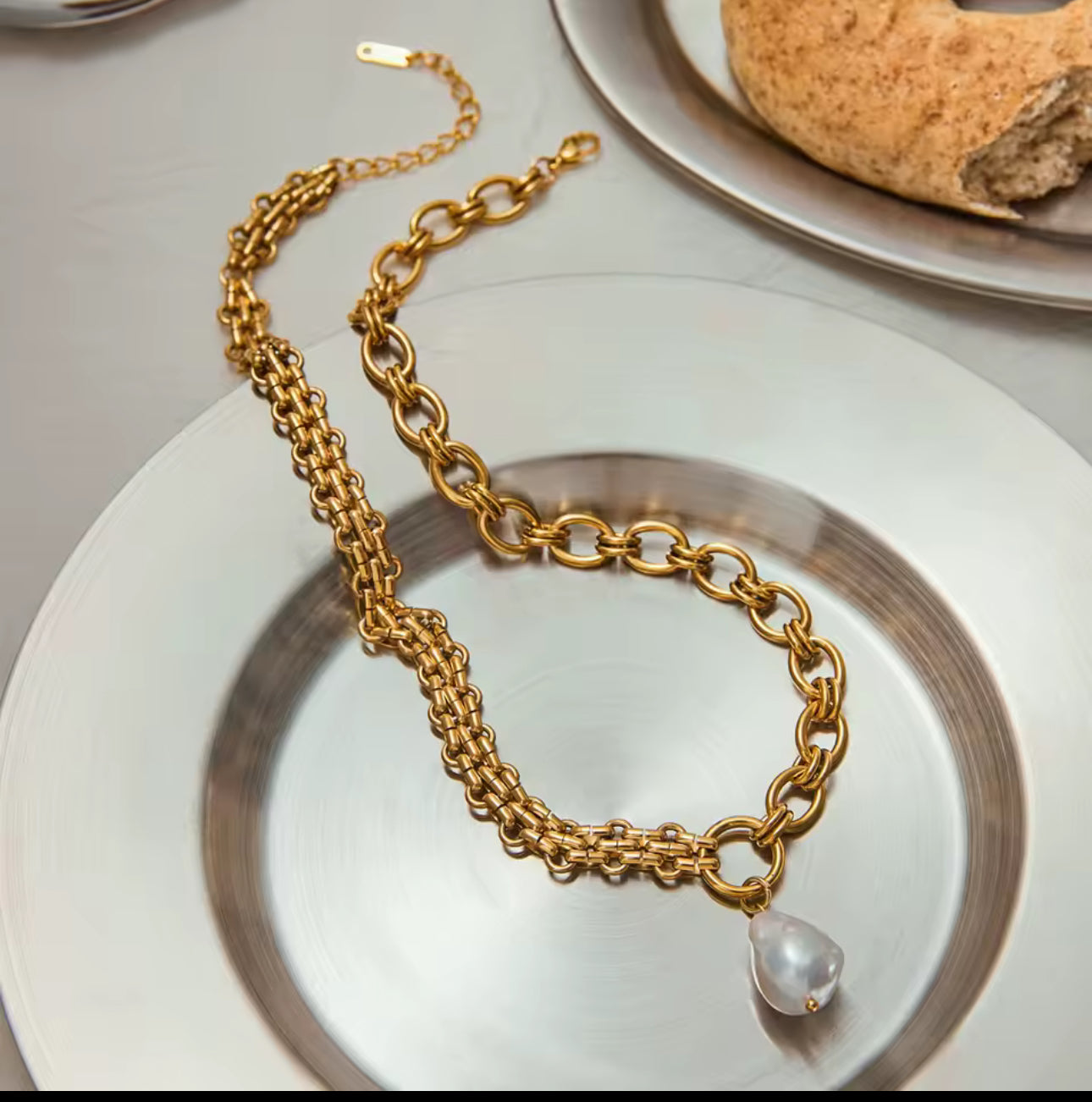 VIVIENNE PEARL LINK NECKLACE