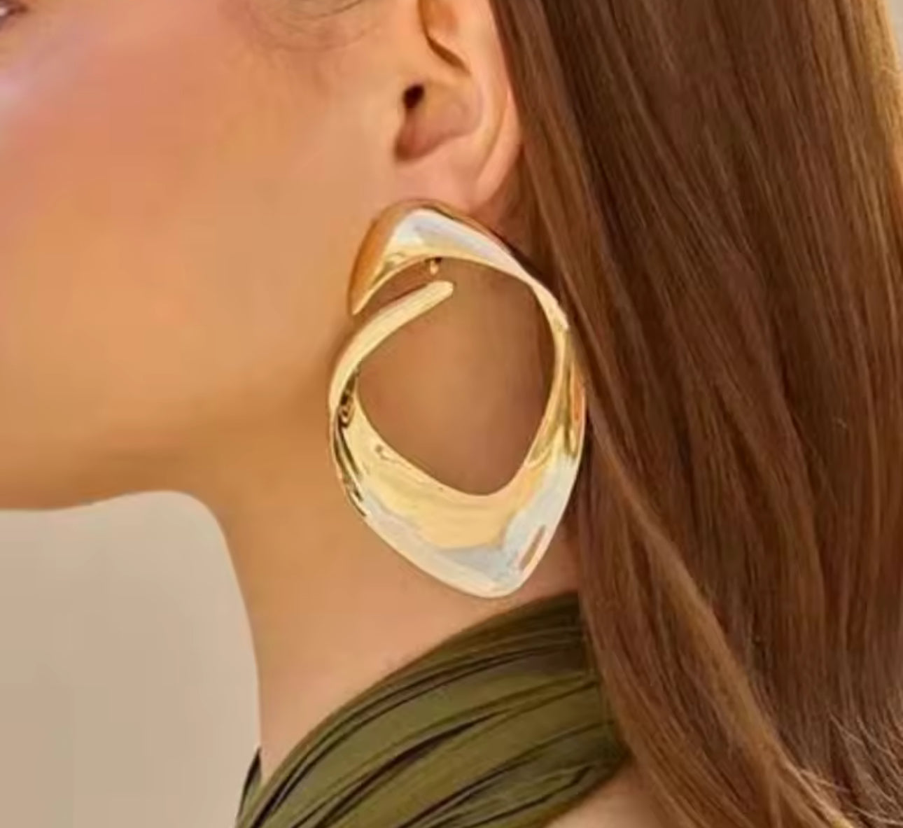 NOEMI HOOPS EARRINGS