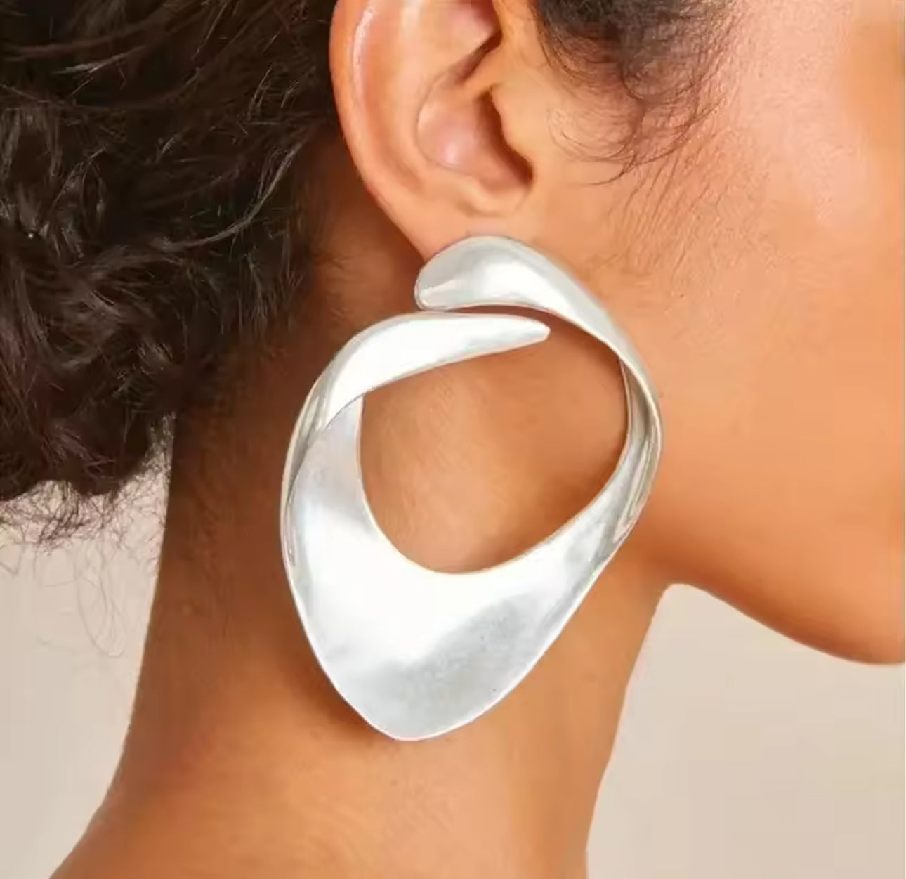 NOEMI HOOPS EARRINGS