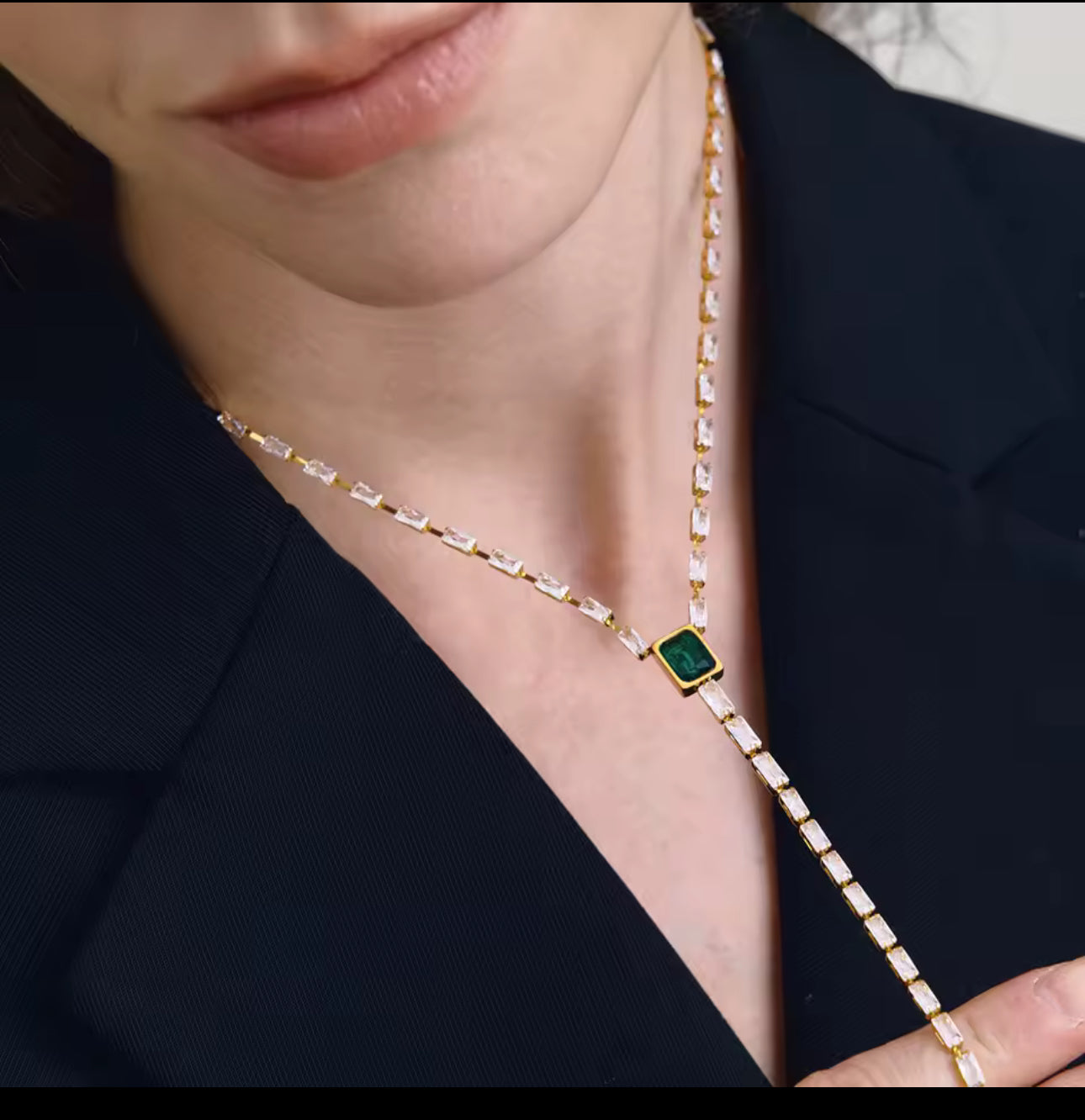 REMA CRYSTAL NECKLACE