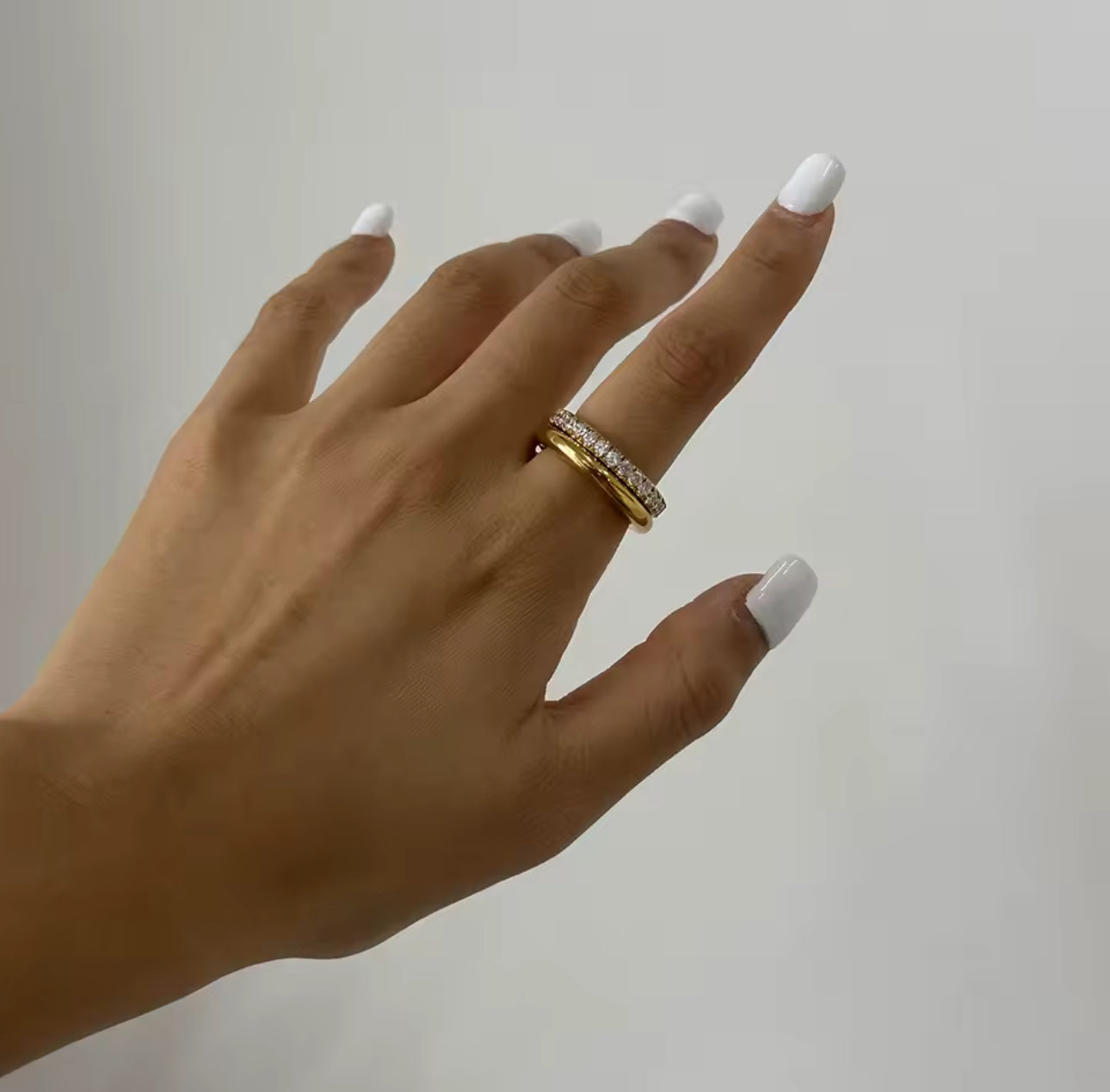 LUNA INTERLOCKING CRYSTAL RING