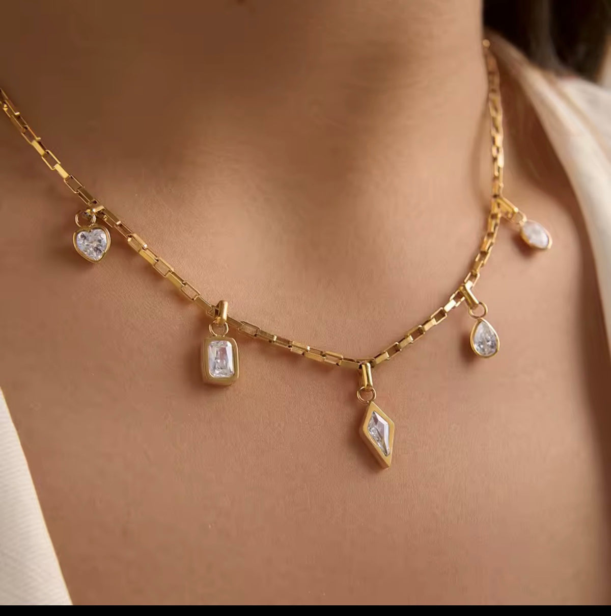 AMINA LAYERED NECKLACE STACK
